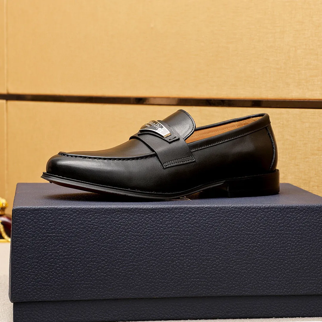 Men's shoes 💰480 💐 Product trademark: Dior "Dior" casual leather shoes Regular size: 39-44 (38.45.46🉑️Customized) Product materials: Selected Italian imported first-layer calfskin upper + classic hardware buckle, imported water-dyed 🐂 cowhide lining. Strong three-dimensional visual effect, original outsole color: 1⃣️color optional